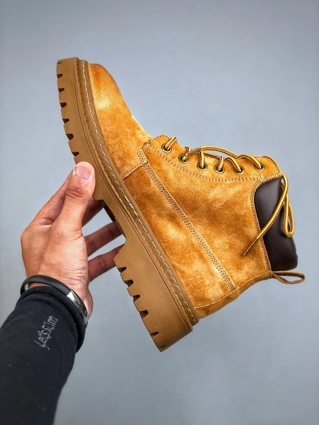 Local self-pickup💰560 Support store release New arrivals🚀Timberland Timberland outdoor mid-top casual rhubarb boots series Guangdong factory quality Original box original packaging The fabric is made of Italian 🇮🇹 top-grade frosted fine-grained cowhide with anti-odor and anti-corrosion genuine leather latex insoles to give you a perfect wearing experience High-quality and durable, a must-have for sportsmen Specially designed to treat those who are not handsome High-quality feet feel first-class Size: 38-44 (leather shoe size)